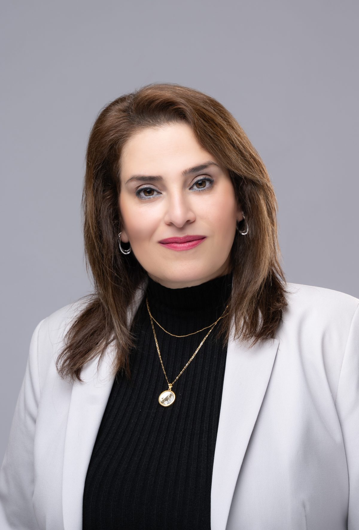 Farnoosh Mostaed, Regulated Canadian Immigration Consultant, Licensed Paralegal and Notary Public in Ontario